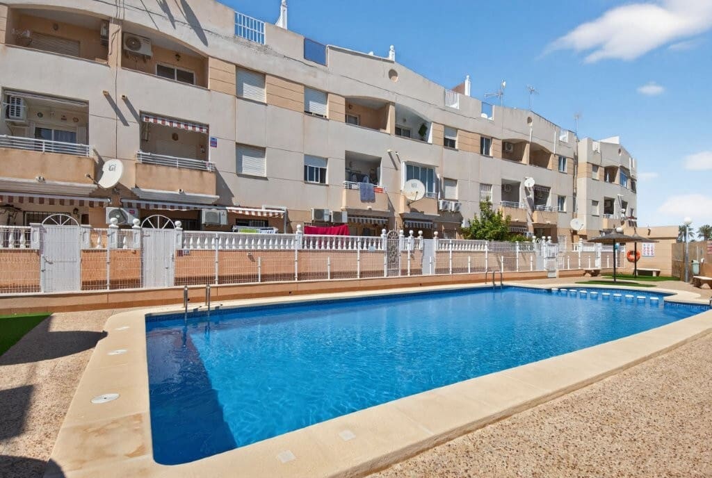 2 quarto Apartamento para venda em Torrevieja com piscina - 149 000 € (Ref: 9764822)