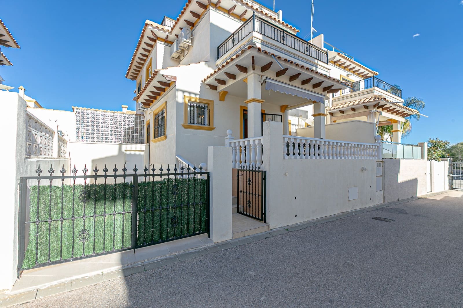3 soveværelse Byhus til salg i Playa Flamenca med swimmingpool - € 224.500 (Ref: 9764835)