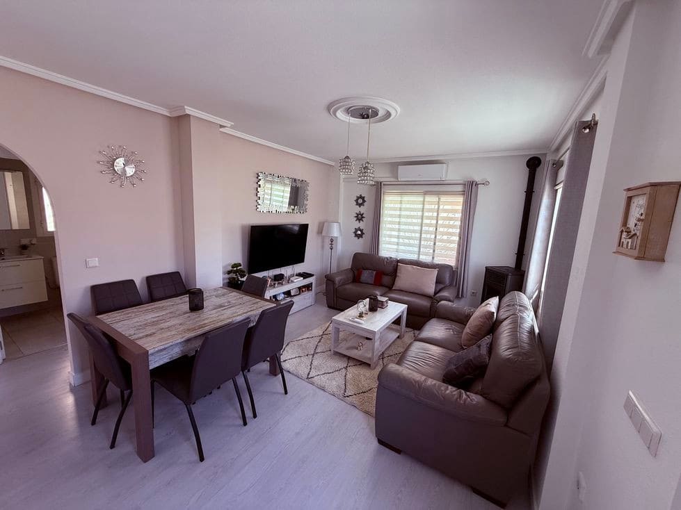 3 bedroom Villa for sale in Rojales with pool - € 239,000 (Ref: 9782119)