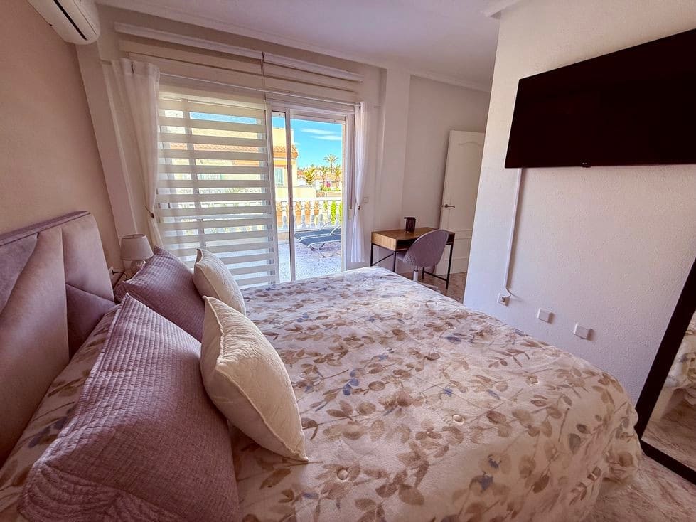 3 bedroom Villa for sale in Rojales with pool - € 239,000 (Ref: 9782119)