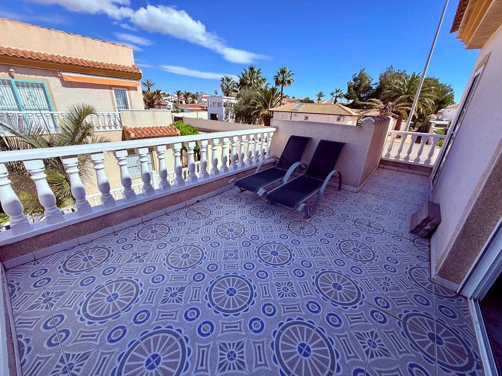 3 bedroom Villa for sale in Rojales with pool - € 239,000 (Ref: 9782119)