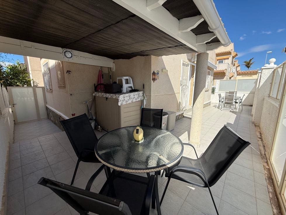 3 bedroom Villa for sale in Rojales with pool - € 239,000 (Ref: 9782119)