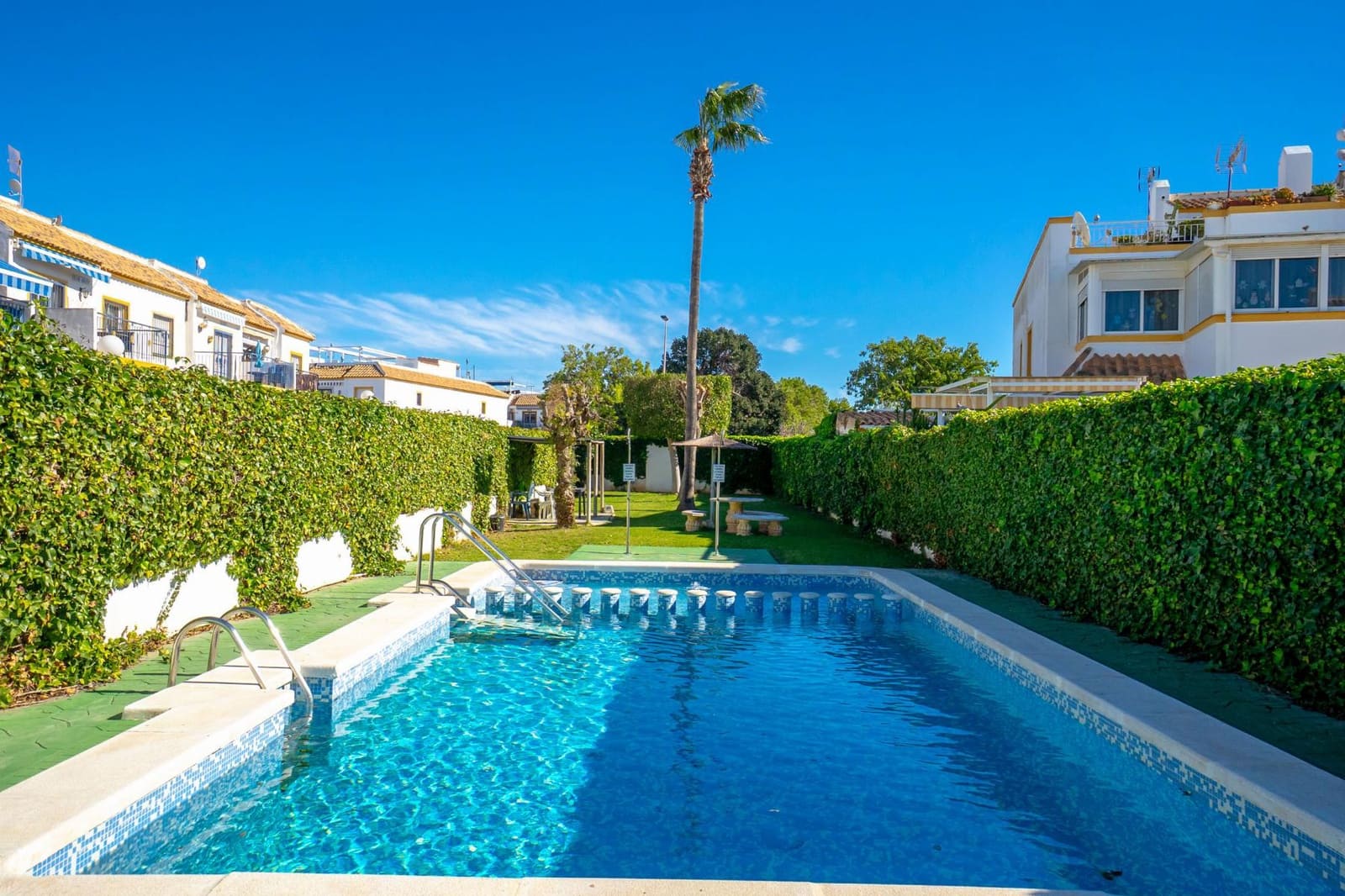 2 chambre Bungalow à vendre à Torrevieja avec piscine - 135 000 € (Ref: 9791315)