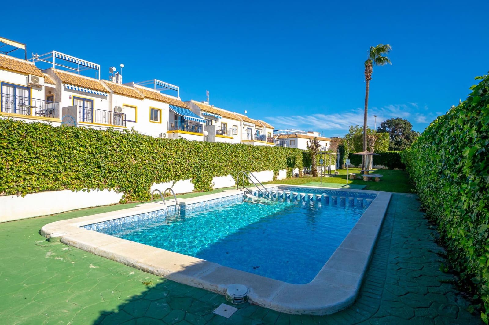 2 chambre Bungalow à vendre à Torrevieja avec piscine - 135 000 € (Ref: 9791315)