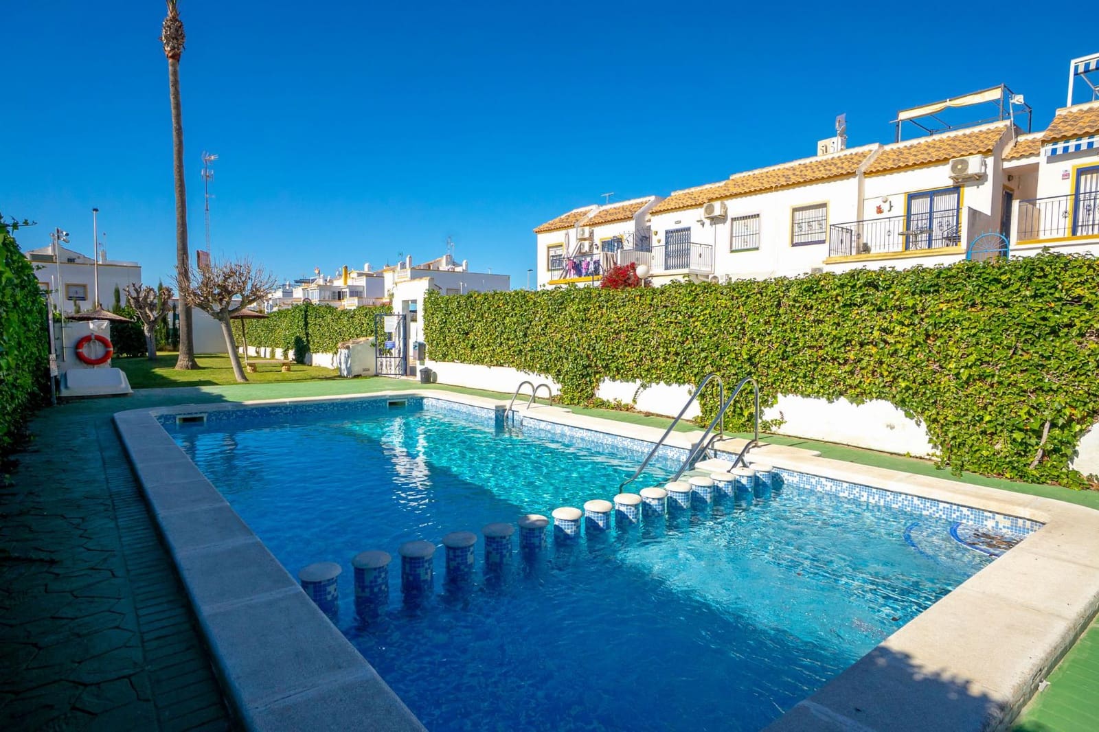 2 chambre Bungalow à vendre à Torrevieja avec piscine - 135 000 € (Ref: 9791315)