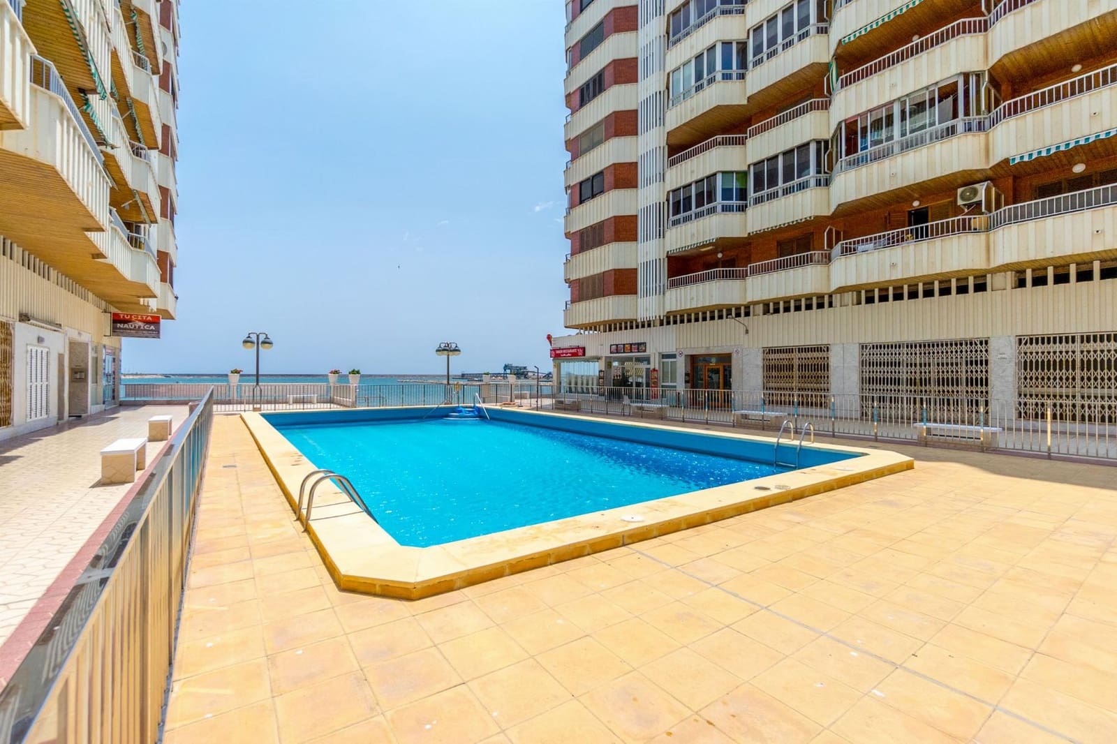 Apartamento de 3 habitaciones en Torrevieja en venta con piscina - 269.000 € (Ref: 9791316)