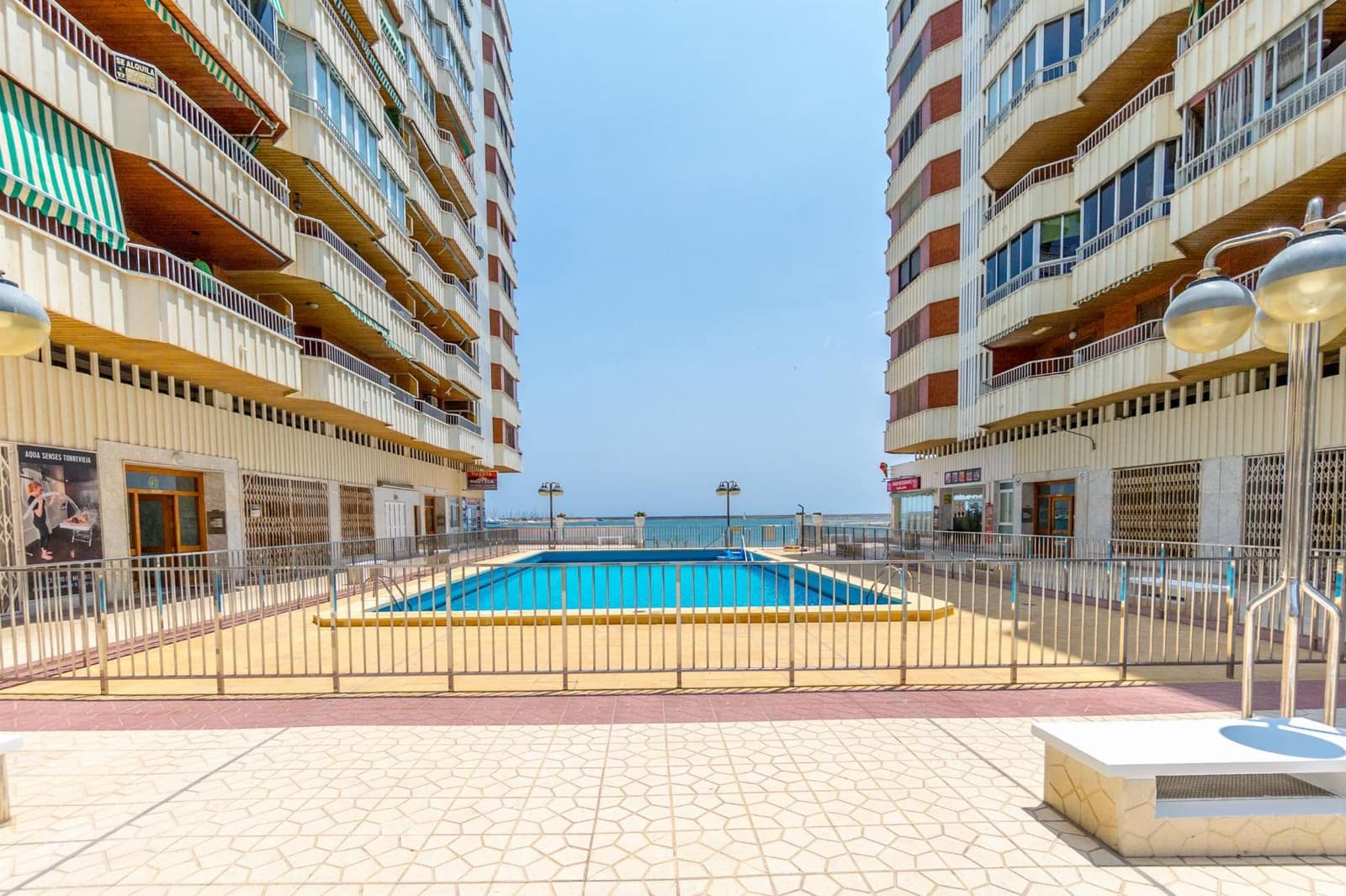 Apartamento de 3 habitaciones en Torrevieja en venta con piscina - 269.000 € (Ref: 9791316)