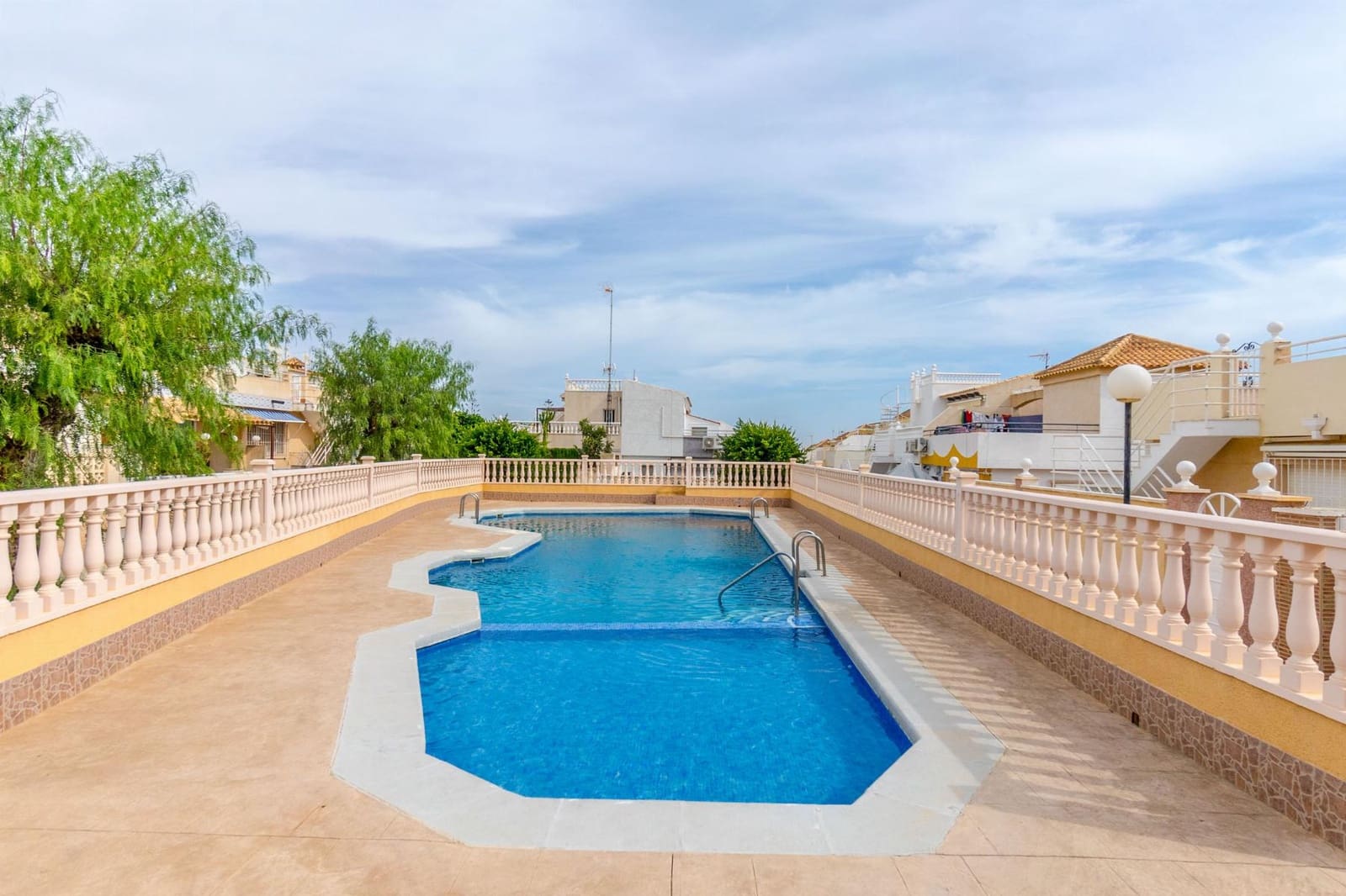 3 soveværelse Byhus til salg i Torrevieja med swimmingpool garage - € 255.000 (Ref: 9791317)