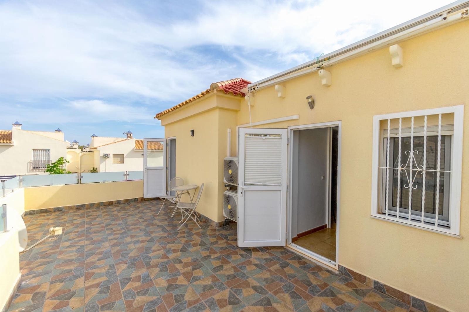 3 soveværelse Byhus til salg i Torrevieja med swimmingpool garage - € 255.000 (Ref: 9791317)