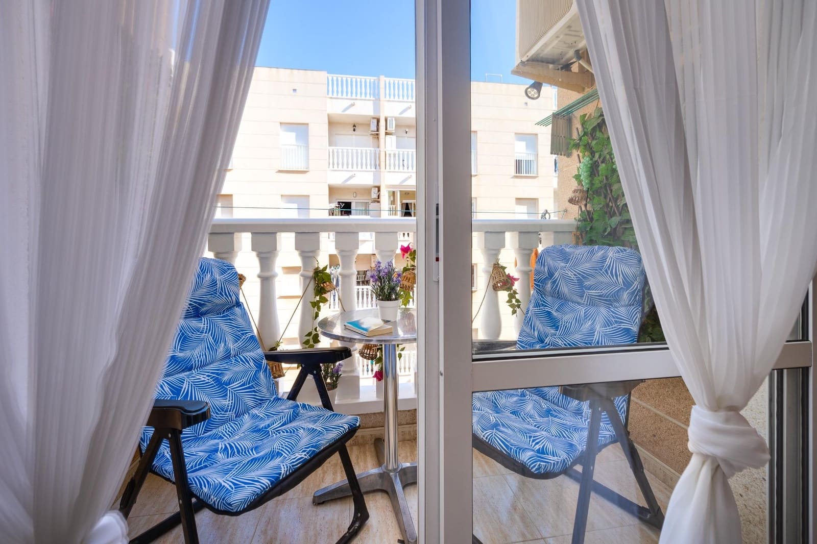 2 bedroom Apartment for sale in Torrevieja with pool - € 140,000 (Ref: 9795029)