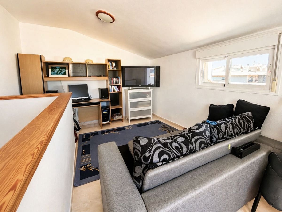 3 slaapkamer Penthouse te koop in Orihuela met zwembad - € 239.000 (Ref: 9795048)