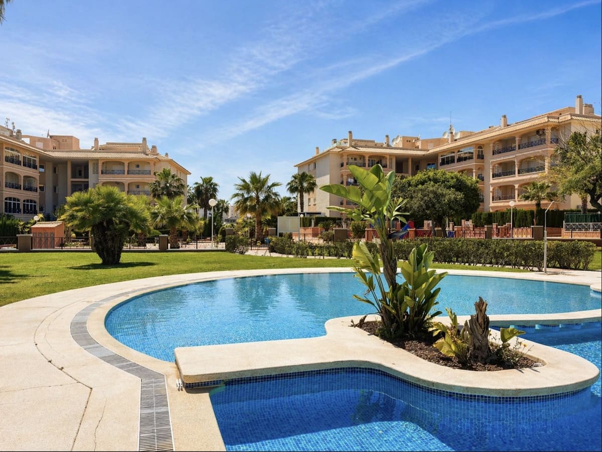 3 slaapkamer Penthouse te koop in Orihuela met zwembad - € 239.000 (Ref: 9795048)
