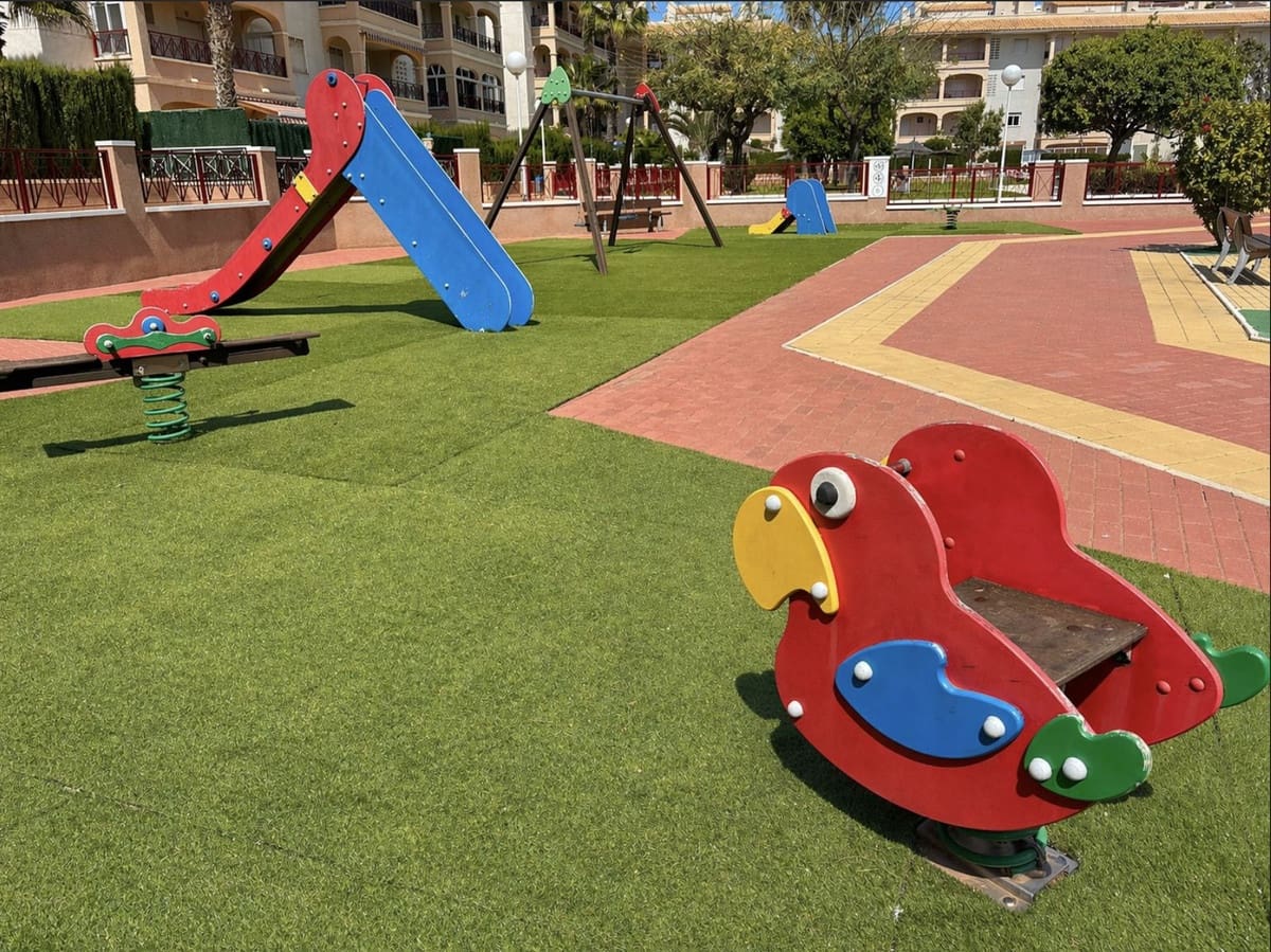 3 slaapkamer Penthouse te koop in Orihuela met zwembad - € 239.000 (Ref: 9795048)