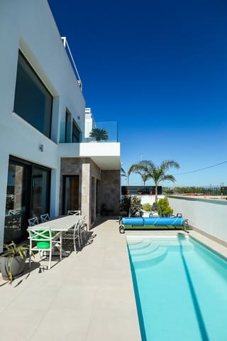 Chalet de 3 habitaciones en Daya Vieja en venta con piscina garaje - 379.000 € (Ref: 9795054)