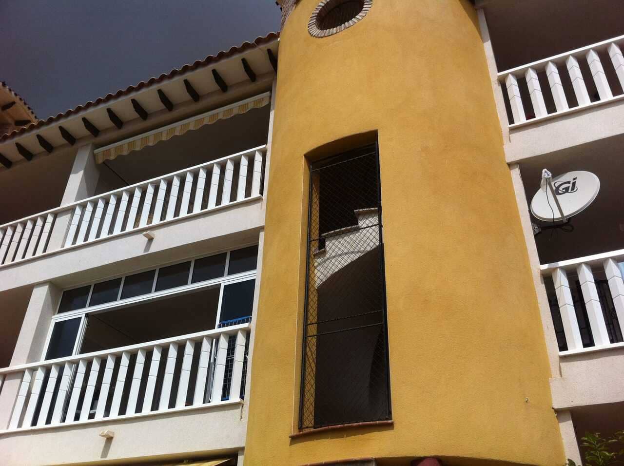 2 soverom Leilighet til salgs i Cabo Roig med svømmebasseng - € 165 000 (Ref: 9795055)