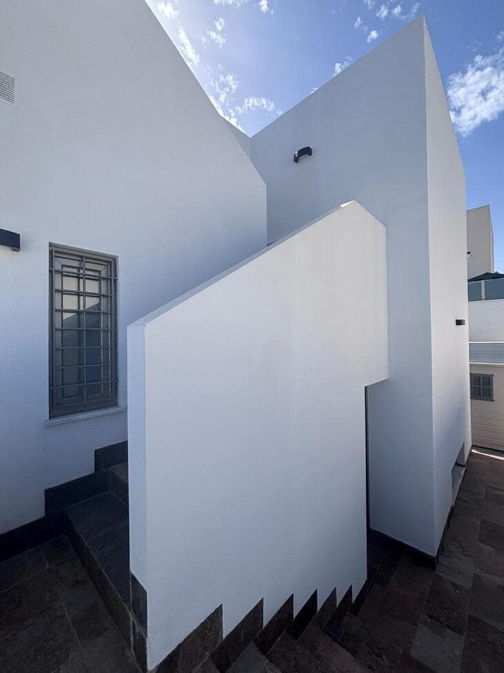 5 bedroom Villa for sale in Villamartin with pool - € 699,000 (Ref: 9799648)