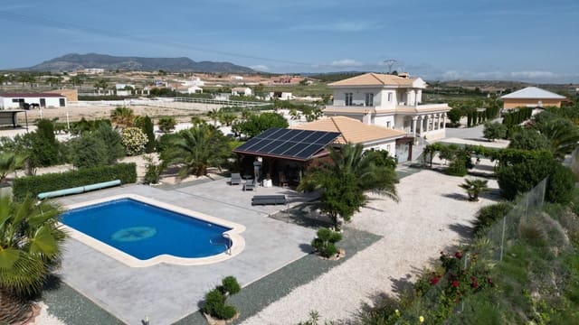 4 makuuhuone Huvila myytävänä paikassa Pinoso mukana uima-altaan 
autotalli - 649 950 € (Ref: 9799649)