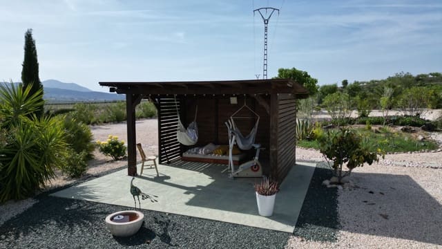 4 makuuhuone Huvila myytävänä paikassa Pinoso mukana uima-altaan 
autotalli - 649 950 € (Ref: 9799649)