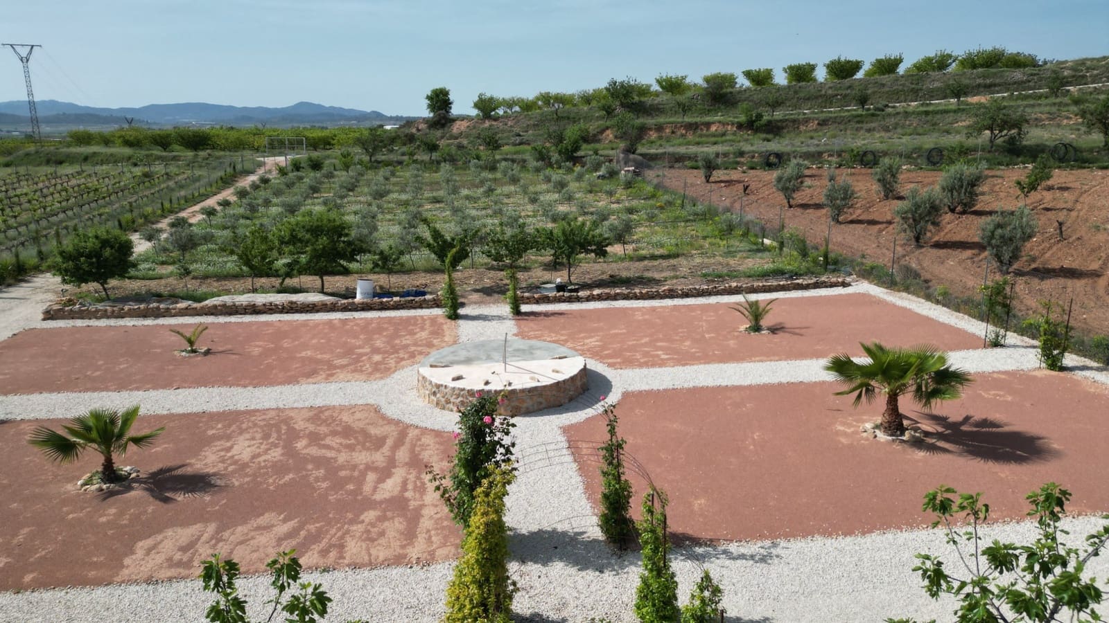 4 makuuhuone Huvila myytävänä paikassa Pinoso mukana uima-altaan 
autotalli - 649 950 € (Ref: 9799649)