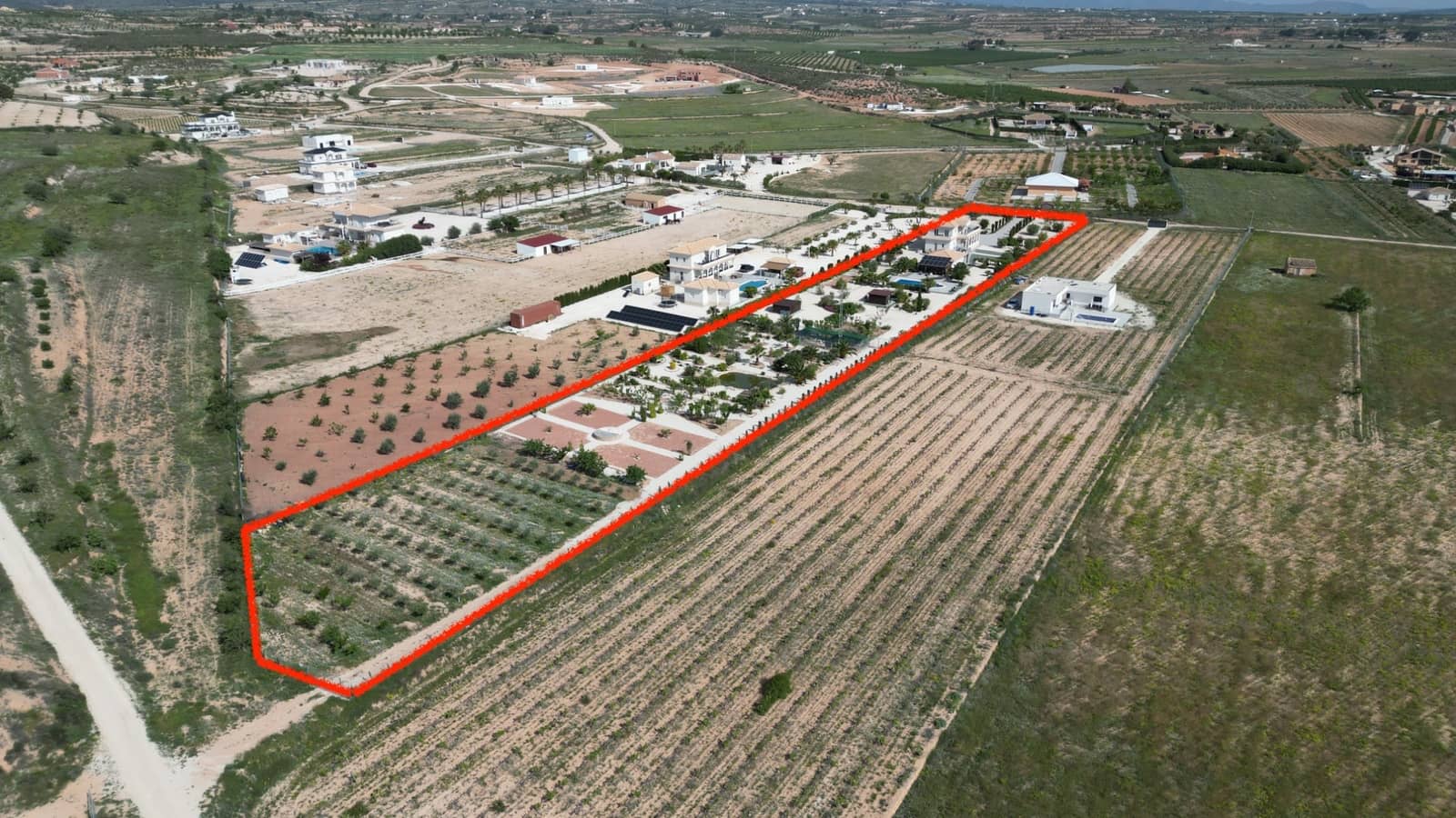 4 makuuhuone Huvila myytävänä paikassa Pinoso mukana uima-altaan 
autotalli - 649 950 € (Ref: 9799649)