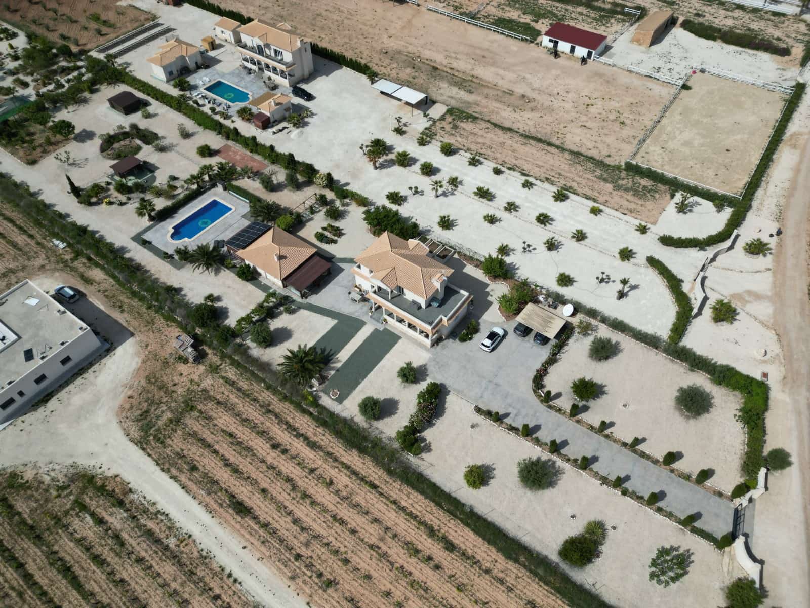 4 makuuhuone Huvila myytävänä paikassa Pinoso mukana uima-altaan 
autotalli - 649 950 € (Ref: 9799649)