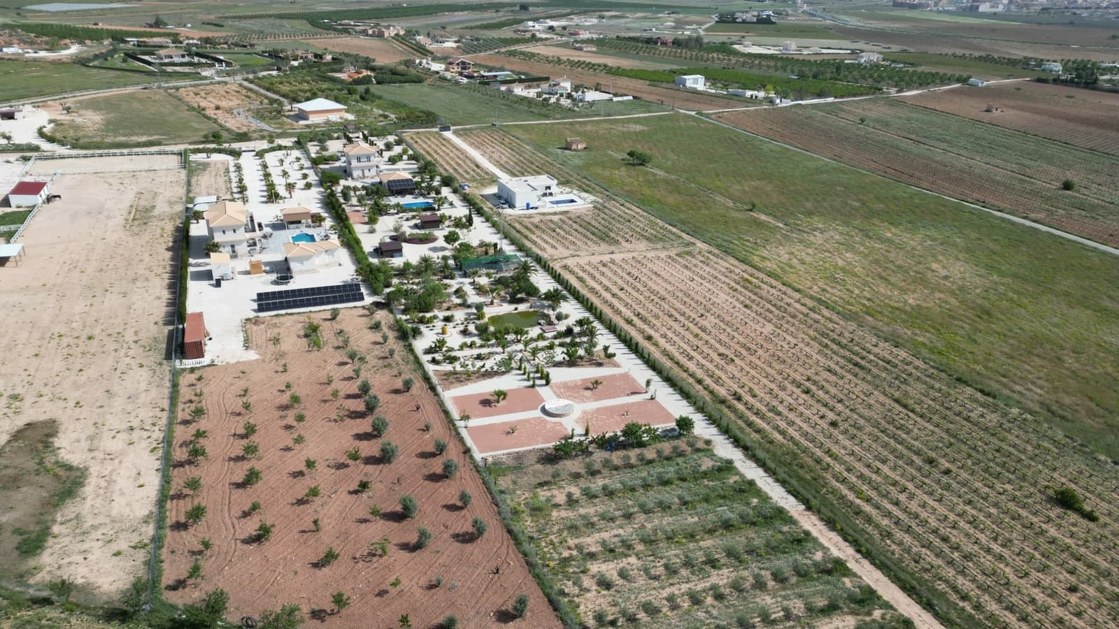 4 makuuhuone Huvila myytävänä paikassa Pinoso mukana uima-altaan 
autotalli - 649 950 € (Ref: 9799649)