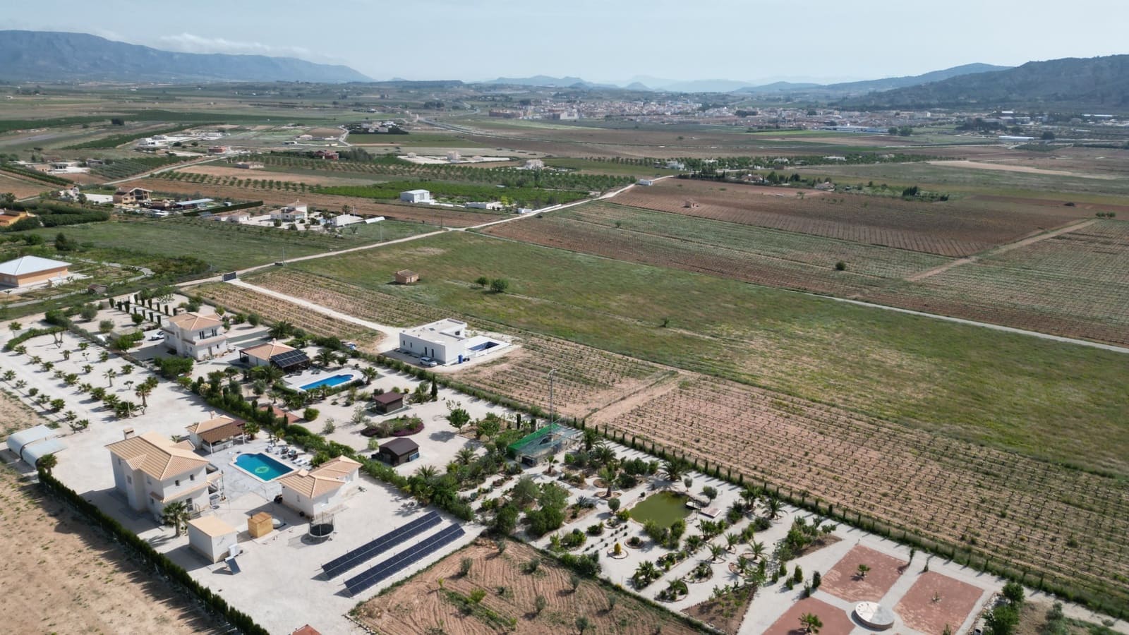 4 makuuhuone Huvila myytävänä paikassa Pinoso mukana uima-altaan 
autotalli - 649 950 € (Ref: 9799649)