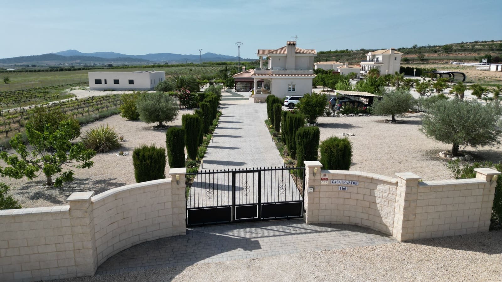 4 makuuhuone Huvila myytävänä paikassa Pinoso mukana uima-altaan 
autotalli - 649 950 € (Ref: 9799649)