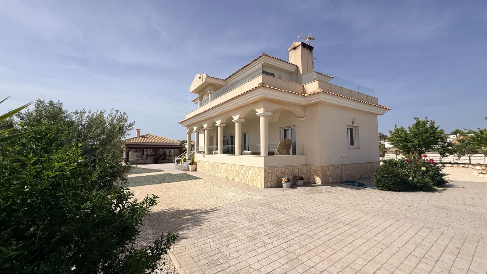 4 makuuhuone Huvila myytävänä paikassa Pinoso mukana uima-altaan 
autotalli - 649 950 € (Ref: 9799649)