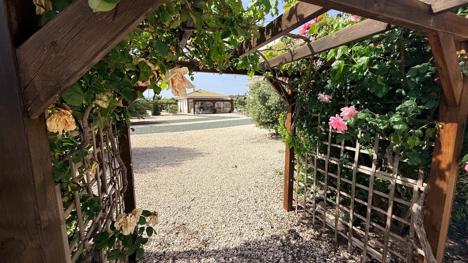 4 makuuhuone Huvila myytävänä paikassa Pinoso mukana uima-altaan 
autotalli - 649 950 € (Ref: 9799649)