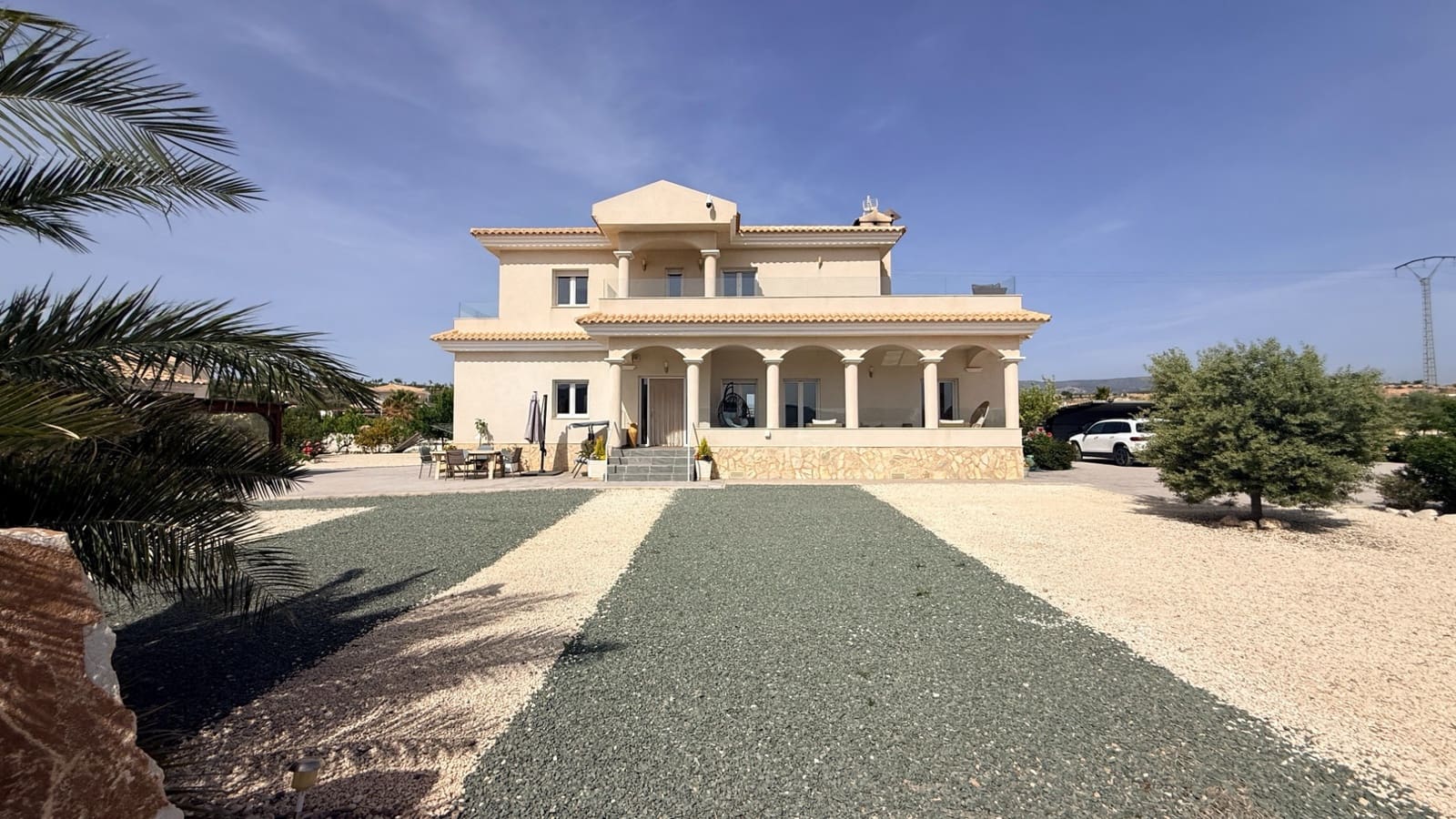 4 makuuhuone Huvila myytävänä paikassa Pinoso mukana uima-altaan 
autotalli - 649 950 € (Ref: 9799649)