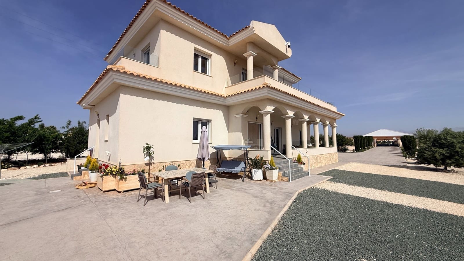 4 makuuhuone Huvila myytävänä paikassa Pinoso mukana uima-altaan 
autotalli - 649 950 € (Ref: 9799649)