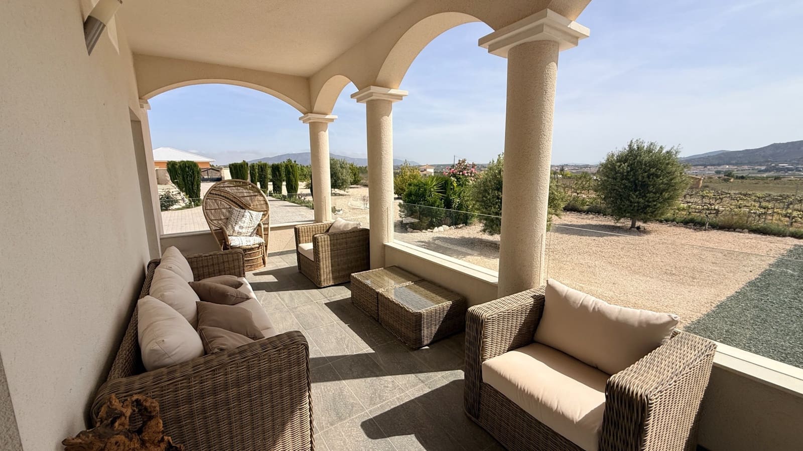 4 makuuhuone Huvila myytävänä paikassa Pinoso mukana uima-altaan 
autotalli - 649 950 € (Ref: 9799649)