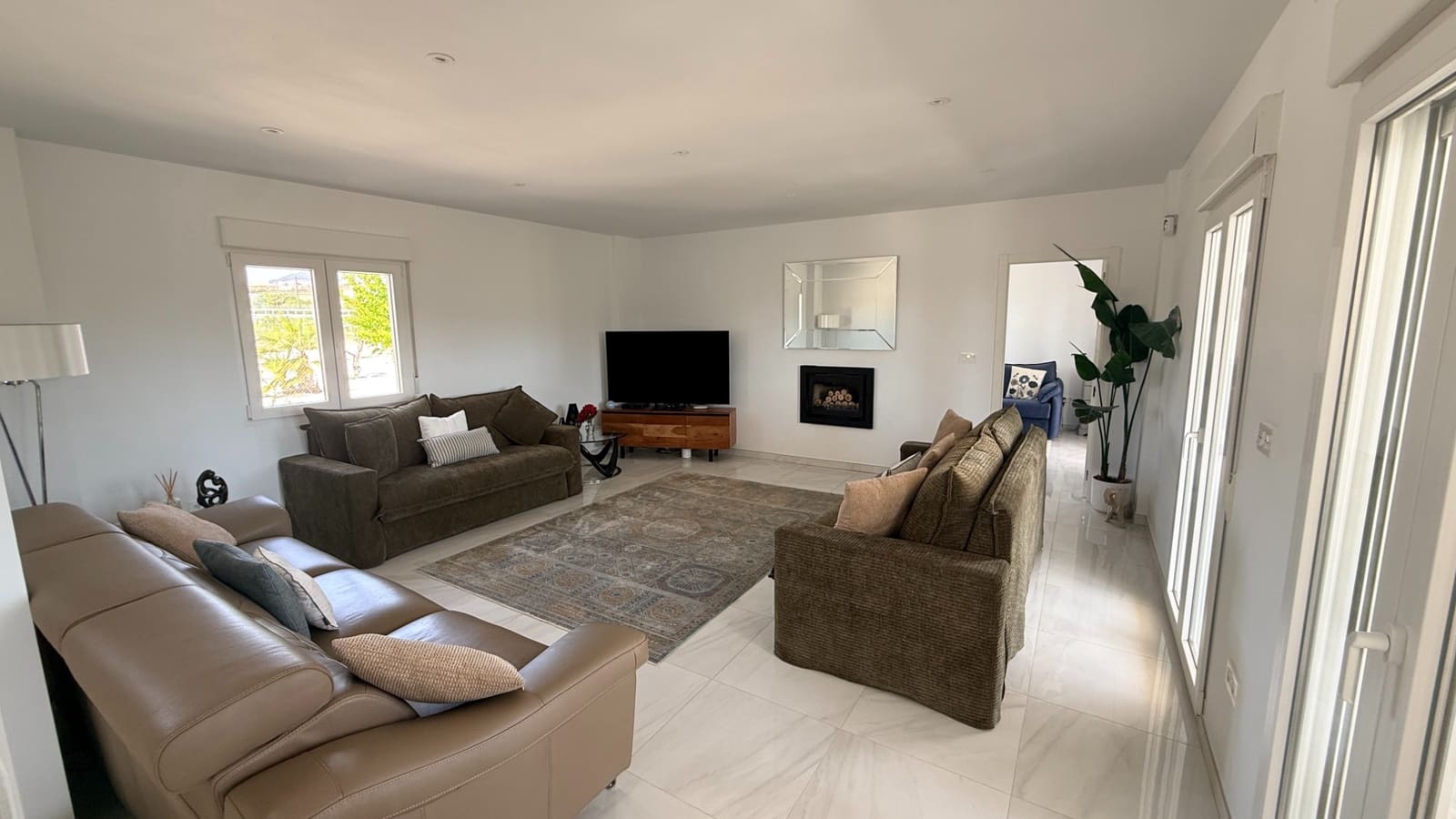 4 makuuhuone Huvila myytävänä paikassa Pinoso mukana uima-altaan 
autotalli - 649 950 € (Ref: 9799649)