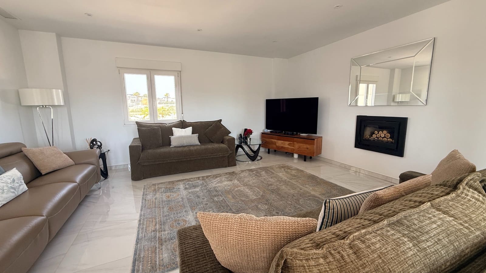 4 makuuhuone Huvila myytävänä paikassa Pinoso mukana uima-altaan 
autotalli - 649 950 € (Ref: 9799649)