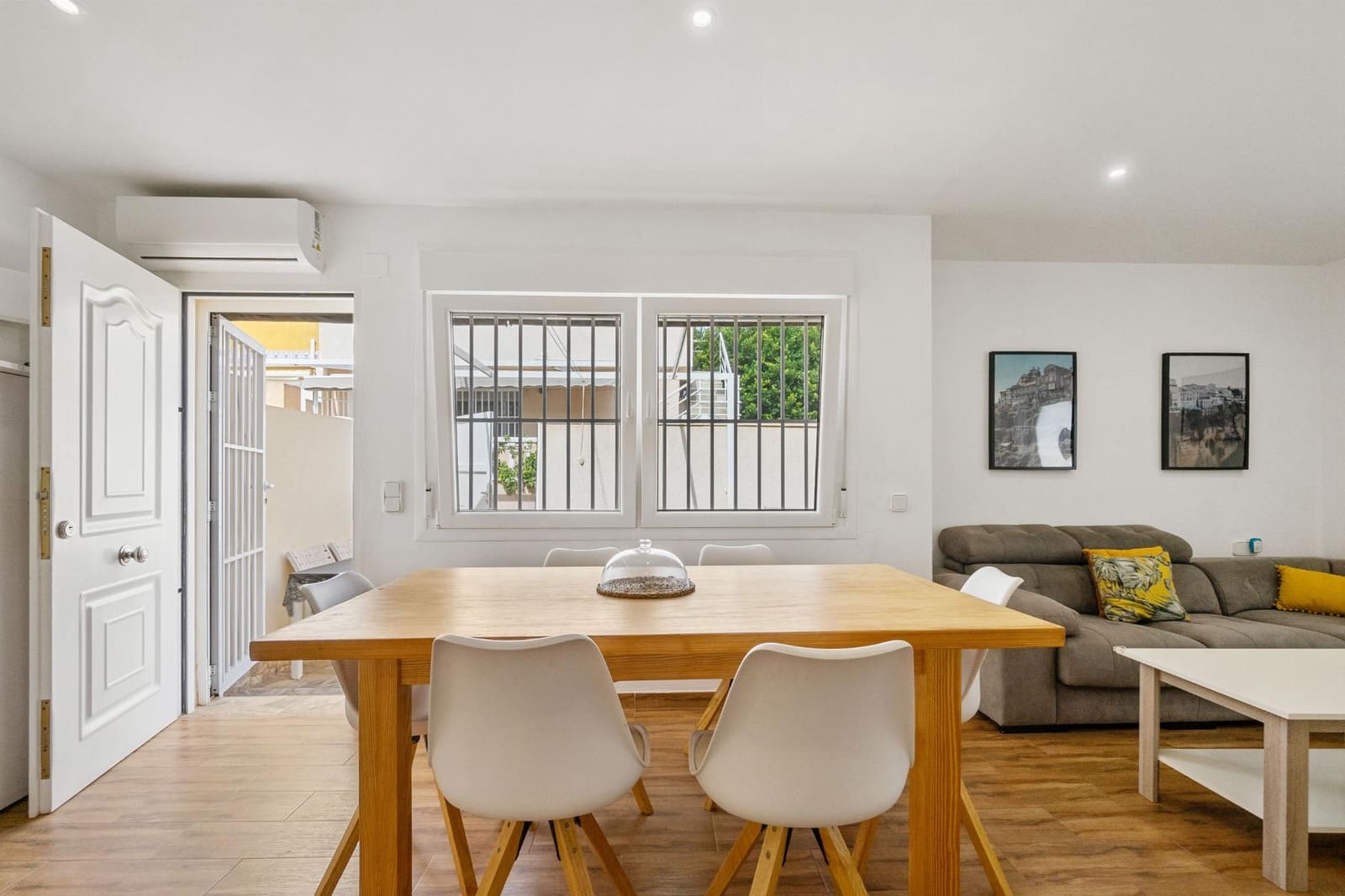 3 soverom Hus til salgs i Torrevieja med svømmebasseng garasje - € 255 000 (Ref: 9799650)