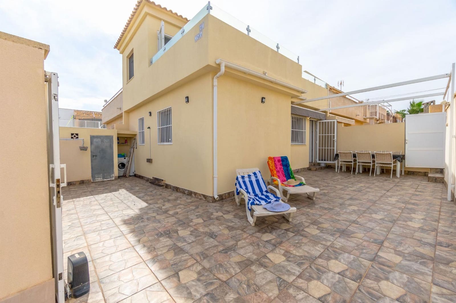 3 soverom Hus til salgs i Torrevieja med svømmebasseng garasje - € 255 000 (Ref: 9799650)