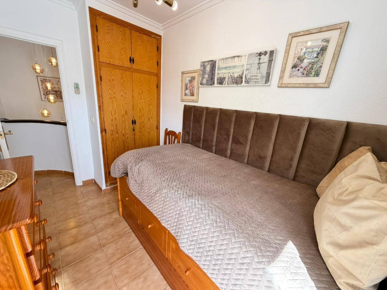 3 makuuhuone Omakotitalo myytävänä paikassa Torrevieja mukana uima-altaan - 249 900 € (Ref: 9799652)