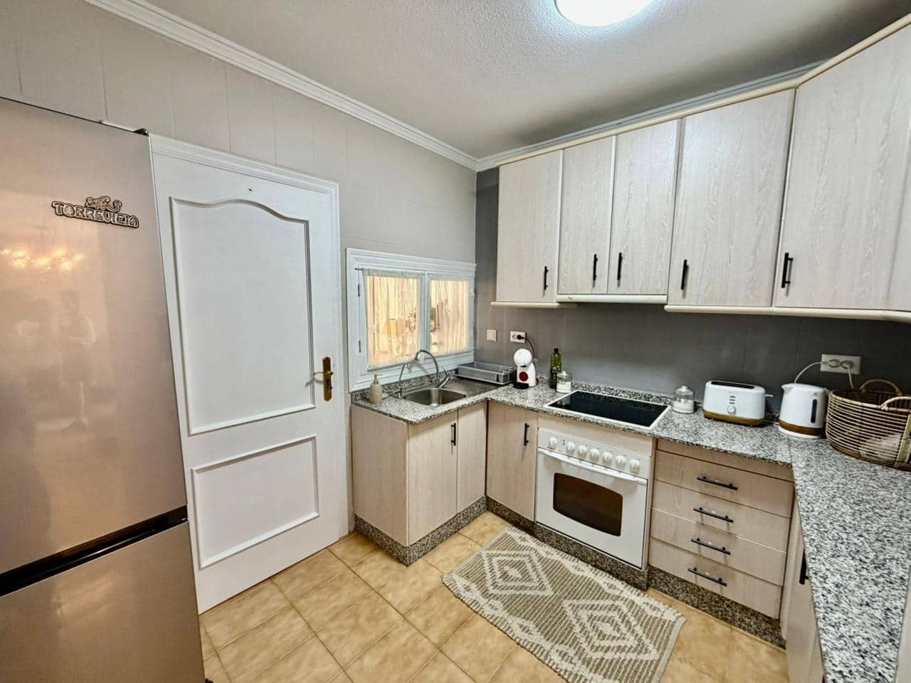 3 makuuhuone Omakotitalo myytävänä paikassa Torrevieja mukana uima-altaan - 249 900 € (Ref: 9799652)