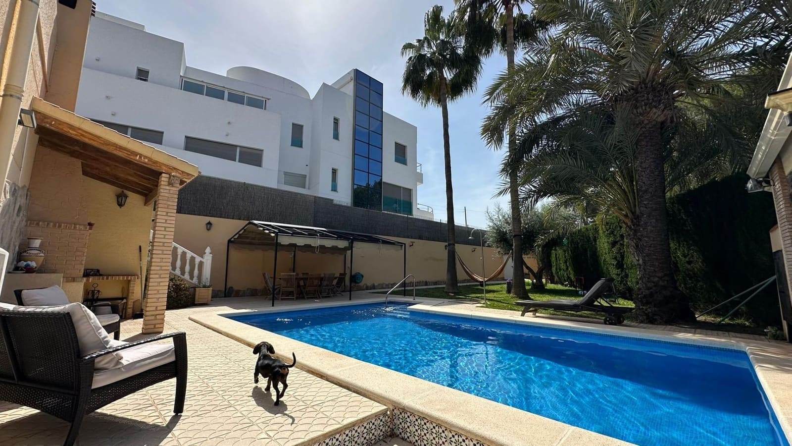 4 sypialnia Willa na sprzedaż w Torrevieja z basenem - 490 000 € (Ref: 9799660)