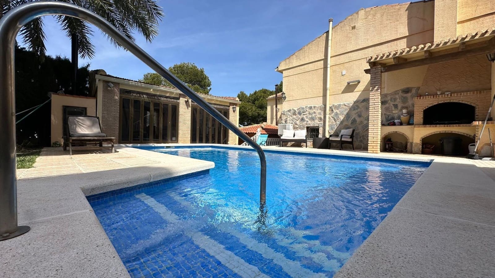 4 sypialnia Willa na sprzedaż w Torrevieja z basenem - 490 000 € (Ref: 9799660)