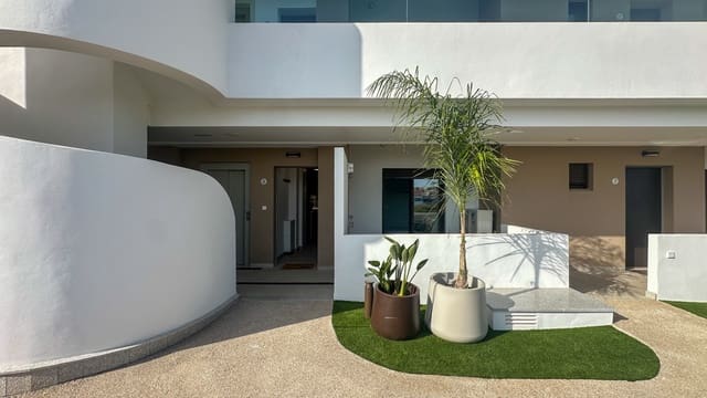 Apartamento de 2 habitaciones en Playa Flamenca, Orihuela en venta con piscina - 399.000 € (Ref: 9799663)