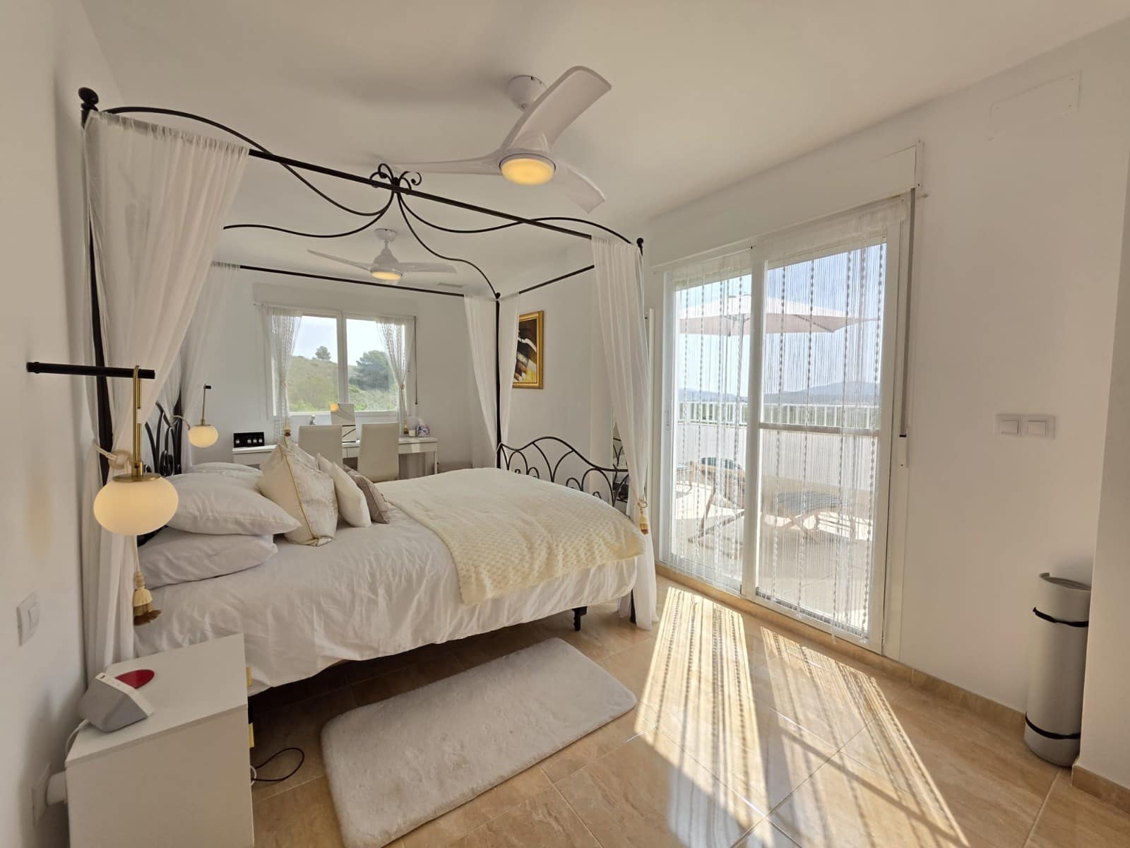 3 makuuhuone Huvila myytävänä paikassa Pinoso mukana 
autotalli - 574 995 € (Ref: 9799672)