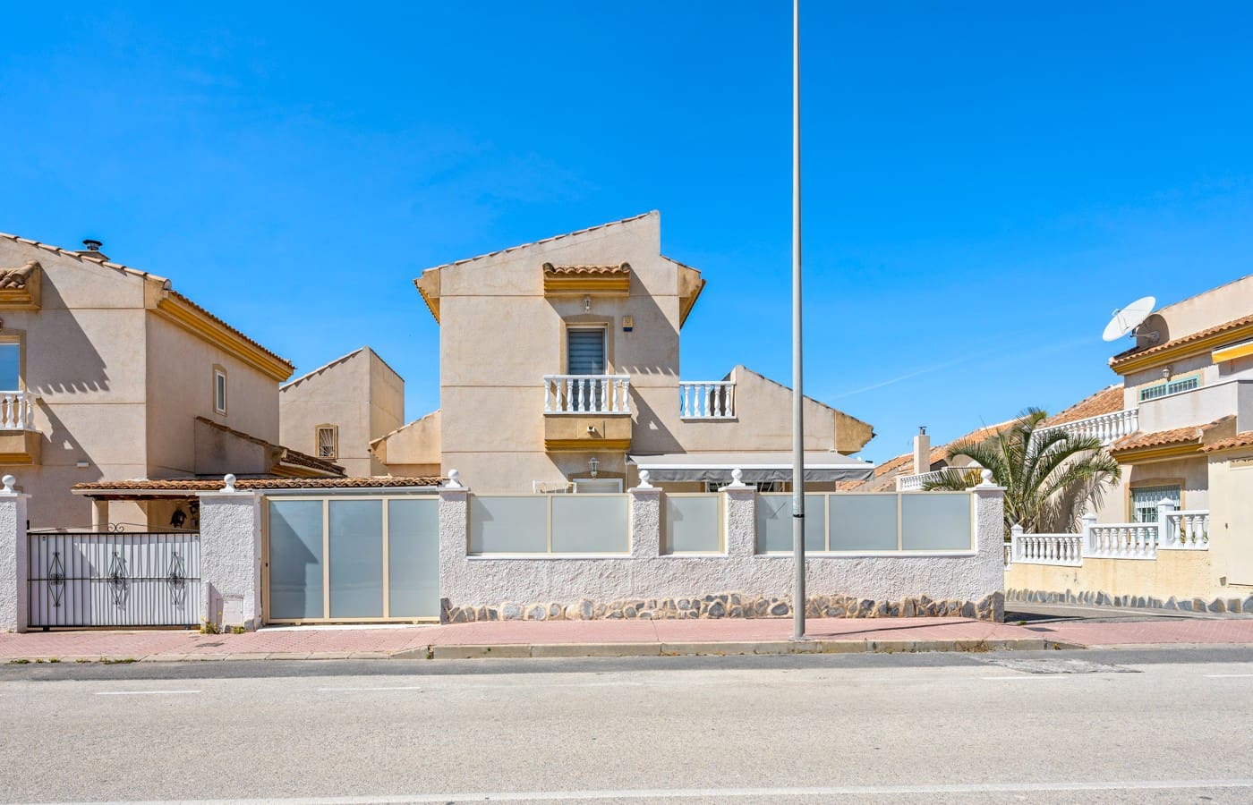 3 Zimmer Villa zu verkaufen in Ciudad Quesada mit Pool - 239.000 € (Ref: 9805676)