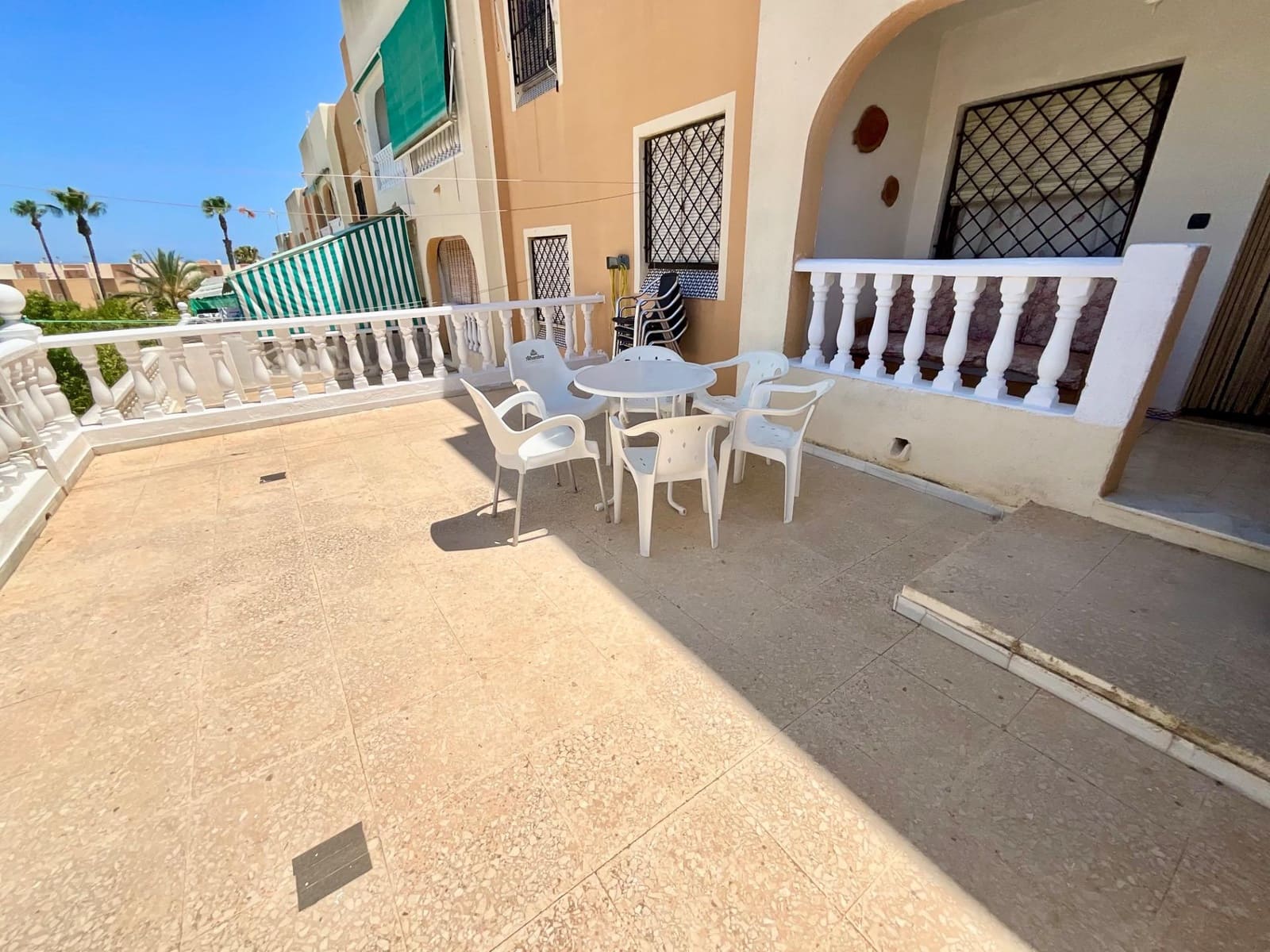 2 soveværelse Bungalow til salg i Torrevieja med swimmingpool - € 156.000 (Ref: 9812430)