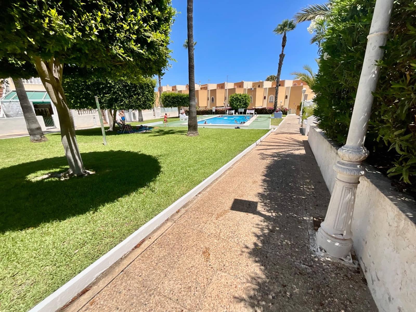 2 soveværelse Bungalow til salg i Torrevieja med swimmingpool - € 156.000 (Ref: 9812430)