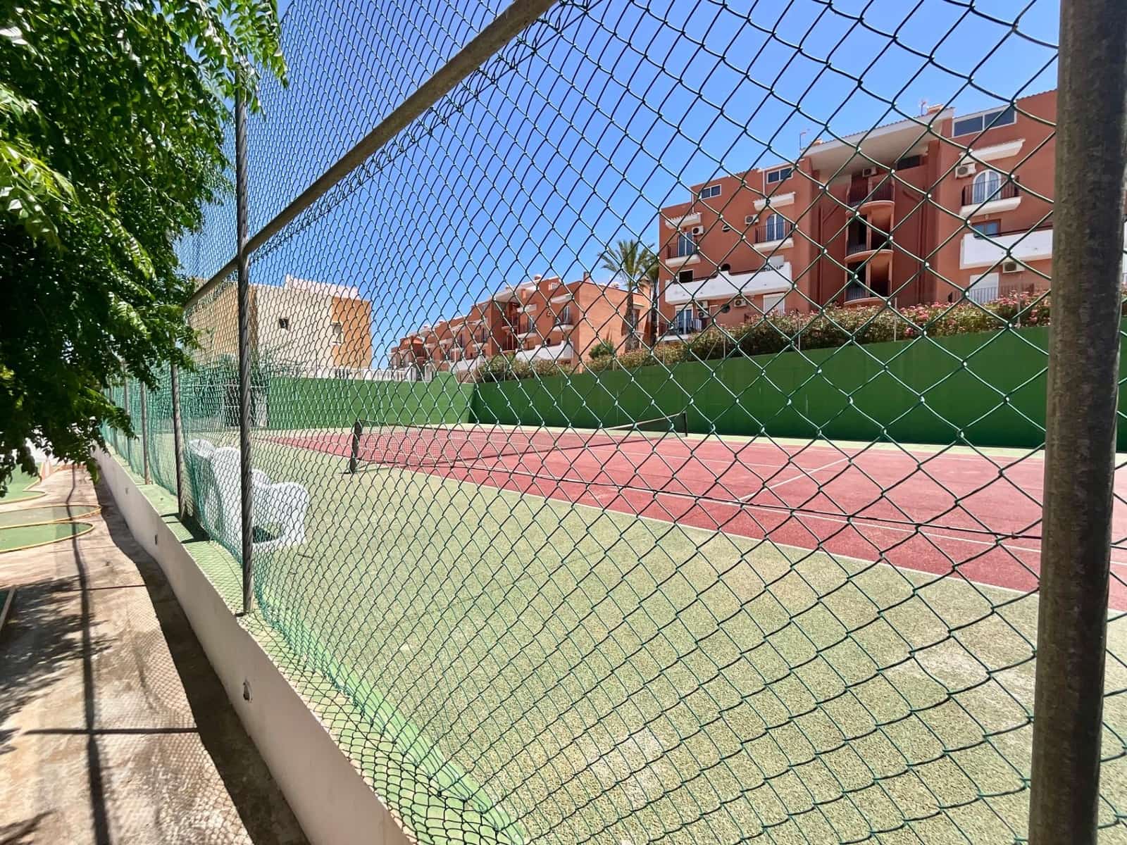 2 soveværelse Bungalow til salg i Torrevieja med swimmingpool - € 156.000 (Ref: 9812430)