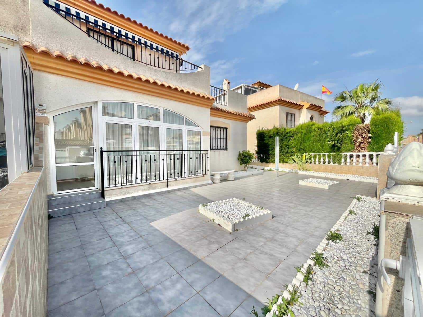 3 makuuhuone Bungalow myytävänä paikassa Orihuela Costa mukana uima-altaan - 249 500 € (Ref: 9812439)