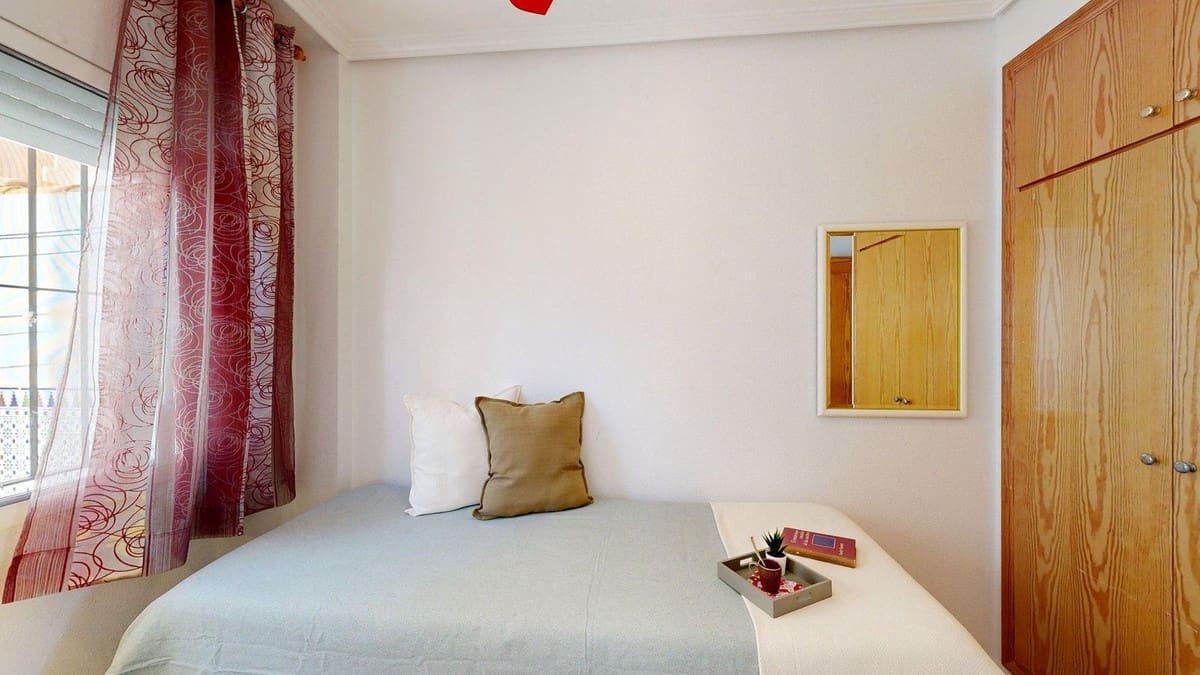 Casa de 3 habitaciones en Pilar de la Horadada en venta - 230.000 € (Ref: 9813949)