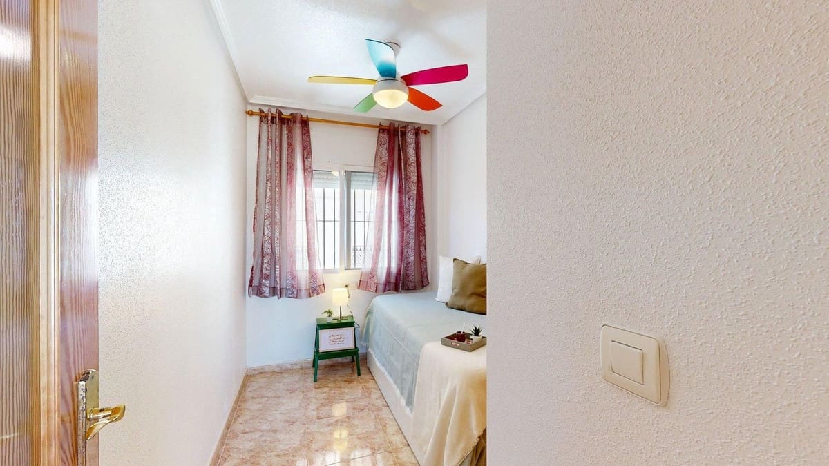 Casa de 3 habitaciones en Pilar de la Horadada en venta - 230.000 € (Ref: 9813949)
